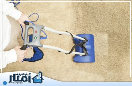 شركة تنظيف سجاد بالبخار بالرياض 0502032828 امتار البناء الفني أثناء العمل على الموكيت يعالج المناطق المتسخة بدقة ليترك السطح نظيفًا ومتجانسًا