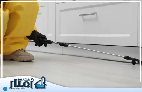استخدام معدات متخصصة للوصول إلى أضيق الفجوات وأسفل الخزائن. مكافحة حشرات احترافية ودائمة تجدها فقط لدى شركة أمتار البناء 0502032828.