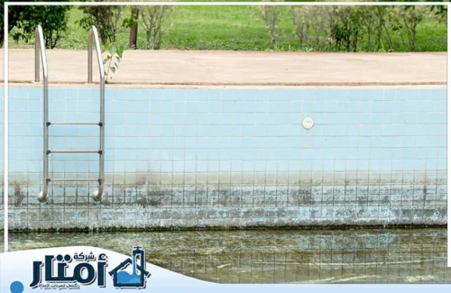 شركة صيانة المسابح بجدة 0502032828 امتار البناء يقوم الفني بصيانة المسابح باحترافية عالية لضمان عمل المسبح بكفاءة ومظهر نظيف وآمن دائمًا.